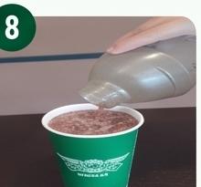 Tuangkan hasil shake ke dalam cup, siap disajikan